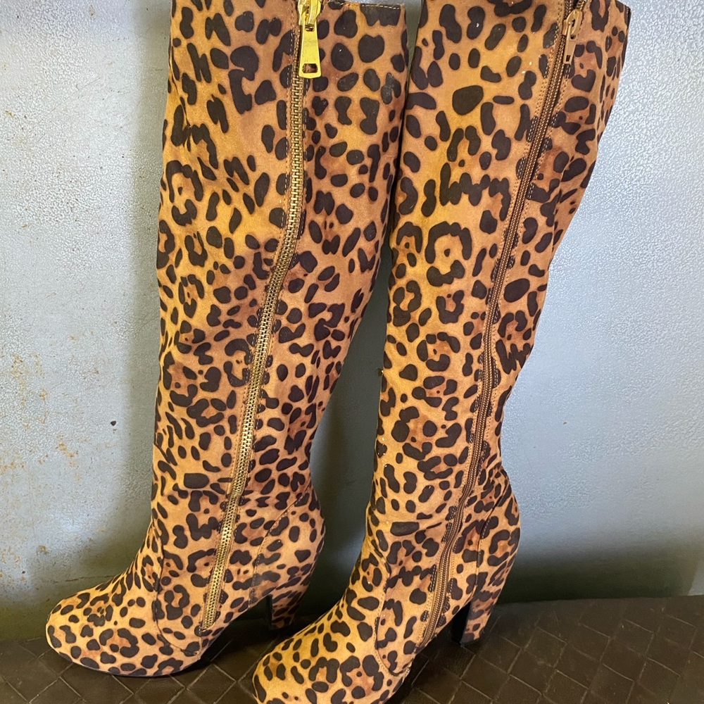 Leopard-Print Knee-High Heeled Boots in Brown